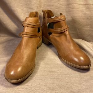 DIBA NWOT buttery soft glove leather ankle booties